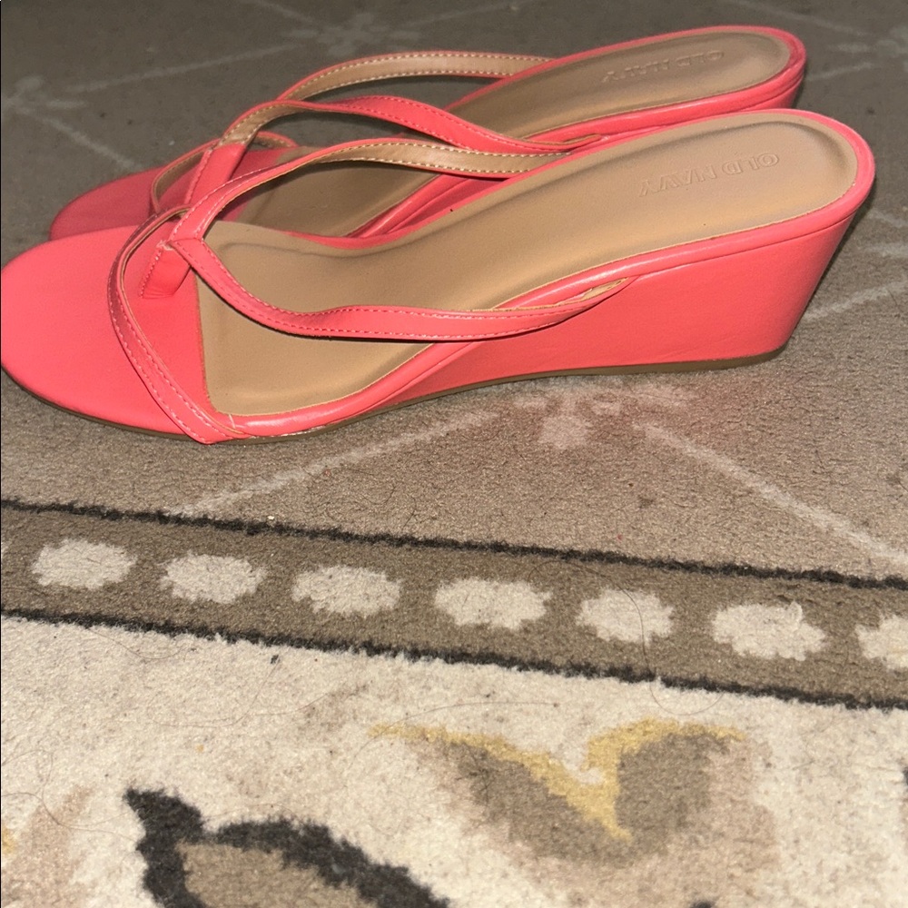 Old Navy Women's Coral Sandals - Picture 3 of 6